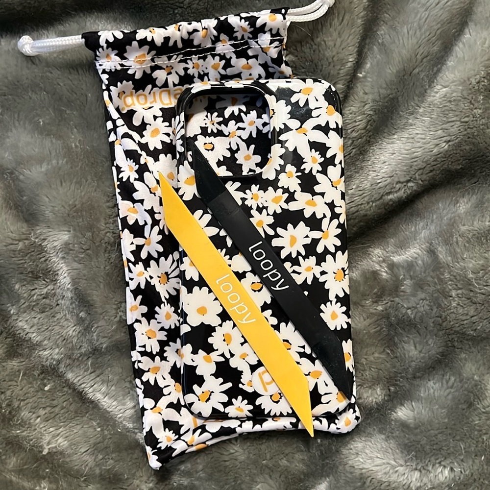 iPhone 13 Pro Daisy Loopy